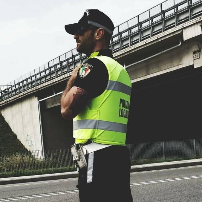 Guidava da 50 anni senza patente (su un'auto senza assicurazione)