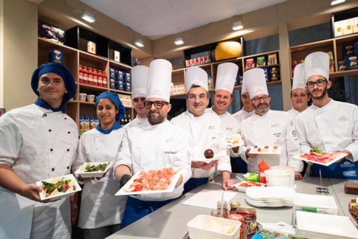 "Cena dei mille" rinviata al 2022