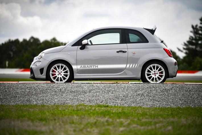 Abarth, ecco&nbsp; la 695 Esseesse
