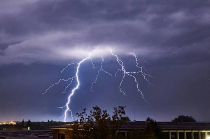 Maltempo,  previsti violenti temporali al Nord (anche in Emilia). Allerta rossa in Lombardia