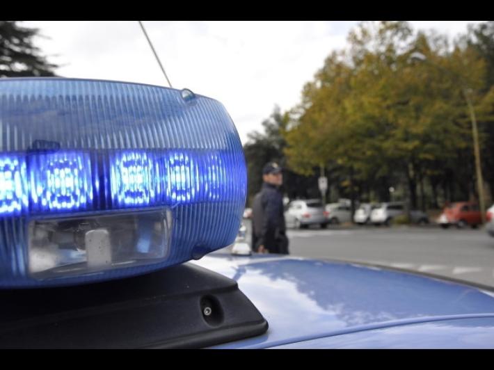 Baby-gang: a Viareggio rapina violenta per uno scooter, 2 feriti