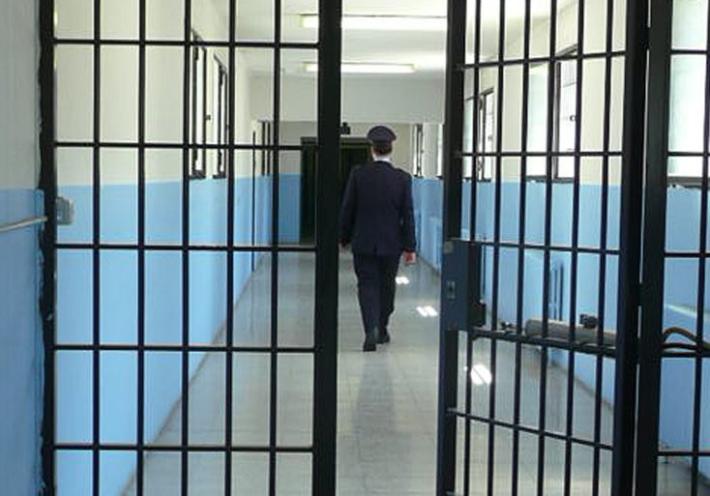 Parma, detenuto in cella di alta sicurezza con il cellulare