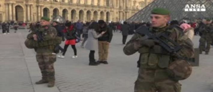 Capodanno, Parigi blindata