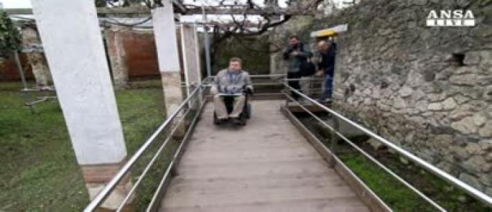 Pompei: Franceschini inaugura percorso riservato a disabili