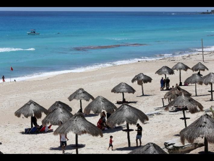 Covid: La Martinica chiude spiagge e invita i turisti a partire