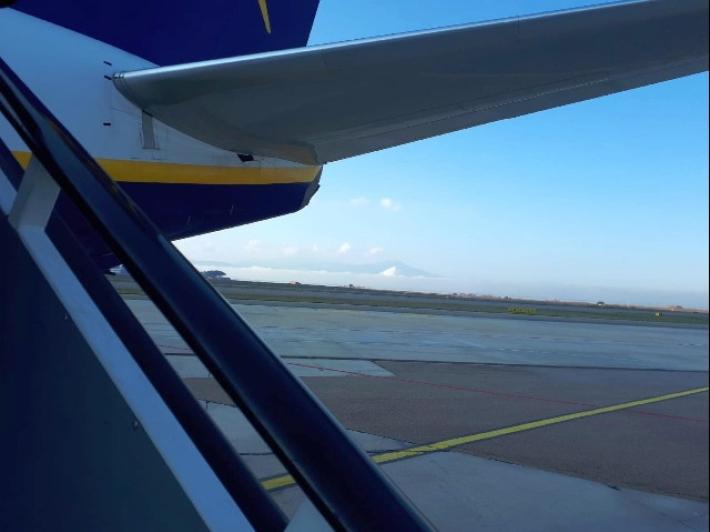 Malore in volo ma sull'aereo viaggiano cinque medici: salvata 60enne 