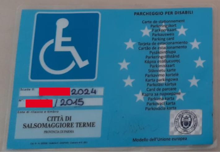 Falsifica un permesso per disabili e lo usa per parcheggiare: denunciato