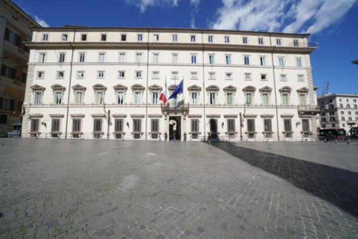 Pacco sospetto vicino Palazzo Chigi, intervengono gli artificieri 