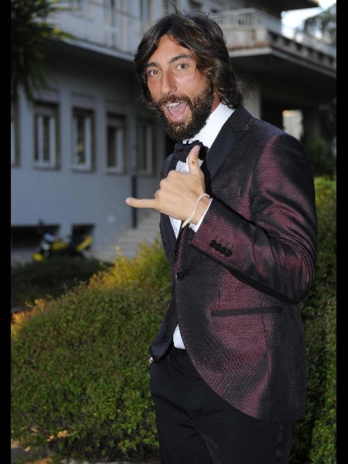 Fugge a un posto di blocco, fermato dall'inviato-biker di "Striscia" Brumotti