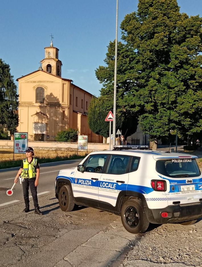 Non si ferma al posto di blocco: l'inseguimento si conclude con una pioggia di multe