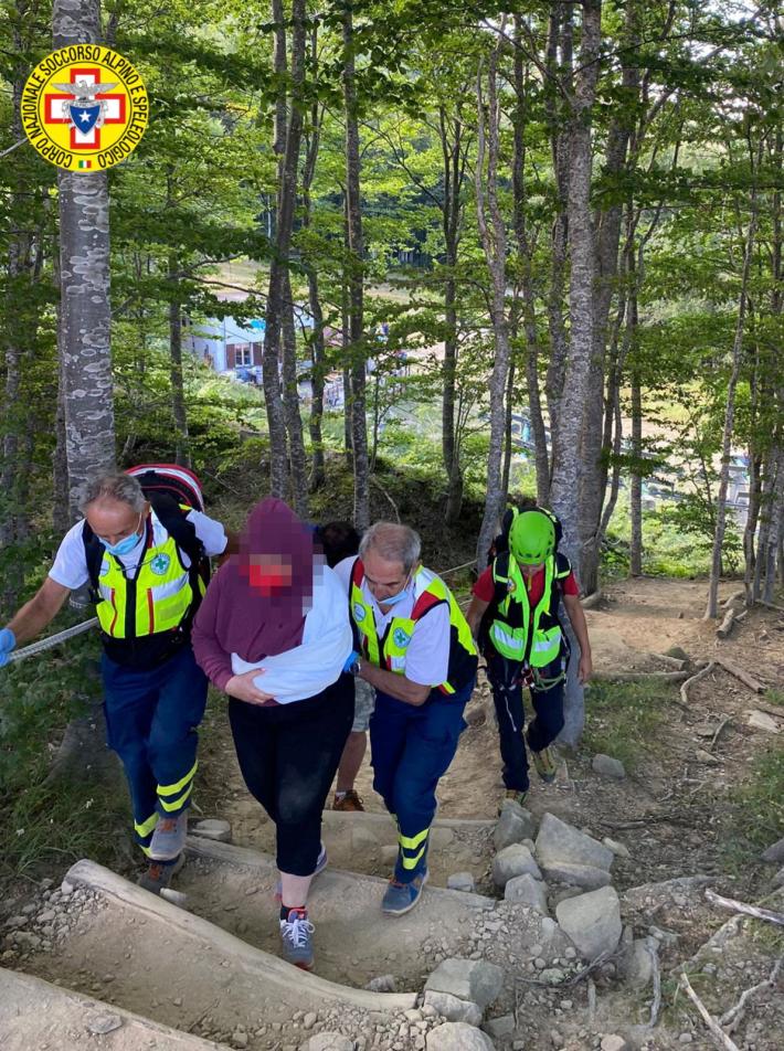 Donna parmigiana soccorsa sul Cusna