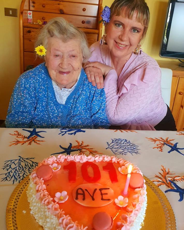 I 101 anni di Ave Brianti, storica maestra e allenatrice di calcio in parrocchia