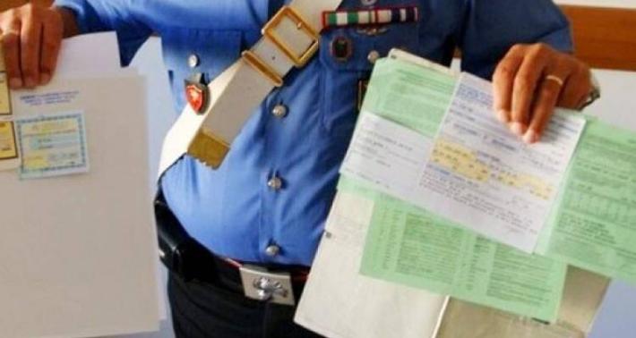 Fa un incidente ma &egrave; senza assicurazione: ne presenta una stipulata il giorno dopo