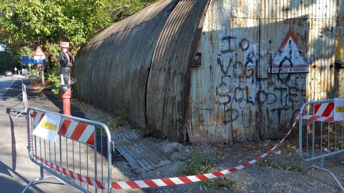 La Fratta: l'hangar di lamiere sar&agrave; rimosso
