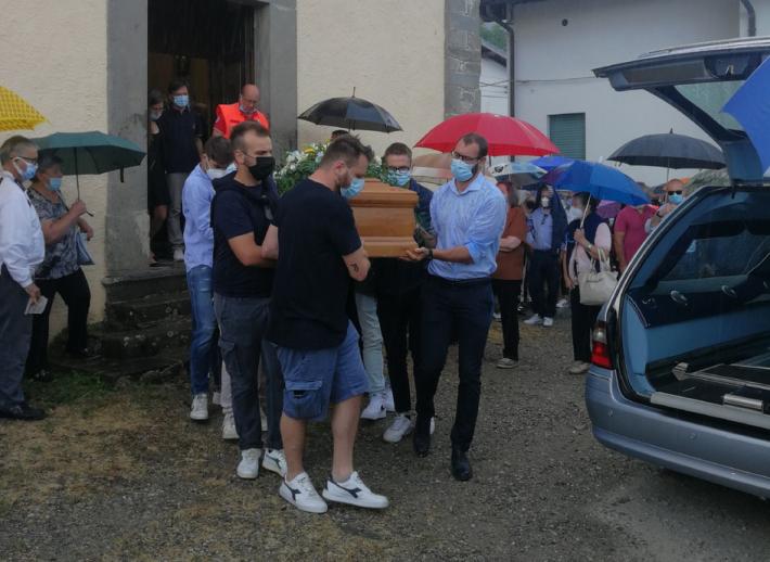 Il commovente addio all'alpinista Damiano Cavalli