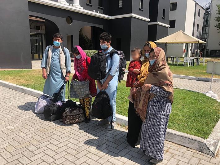 Arrivate le prime famiglie afghane nel parmense: sono ospitate in due Covid hotel. Tanti i bambini