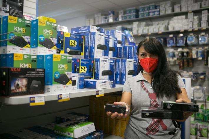 Pi&ugrave; televisori che decoder. E negozi gi&agrave; presi d'assalto