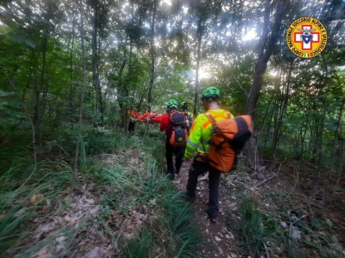 Malore mentre sale sentiero ripido, morto anziano