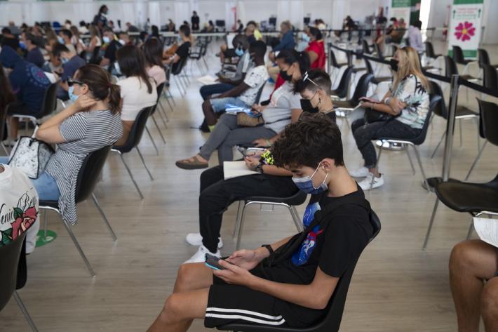 Al PalaPonti la carica dei &laquo;ni vax&raquo;