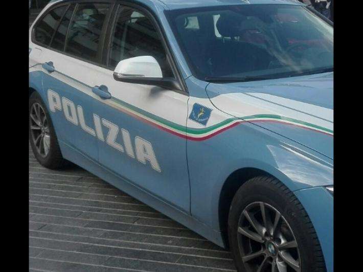 Ruba un cellulare da un'abitazione e scappa:  arrestato dai poliziotti un 23enne gambiano 