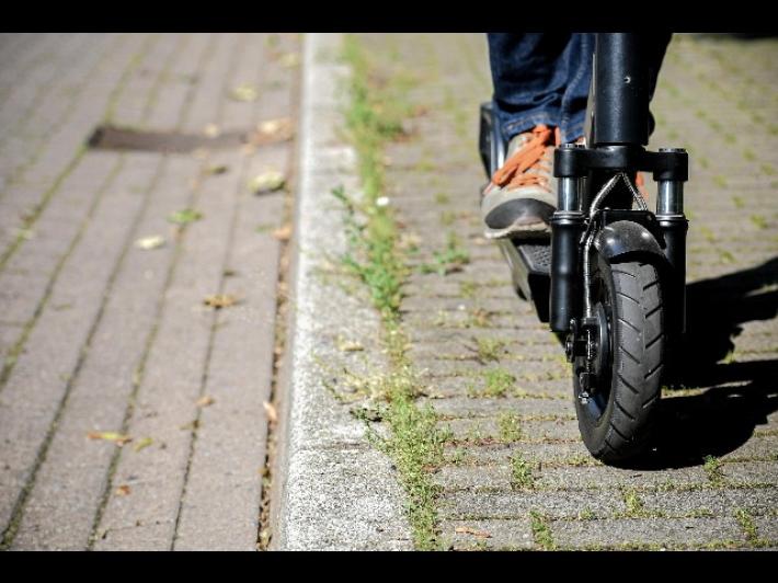 Cade con il monopattino a Sesto San Giovanni: morto un 13enne