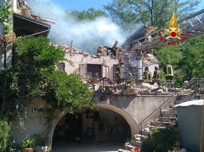 Esplosione in Lunigiana: morto un 88enne, si indaga sulle cause 