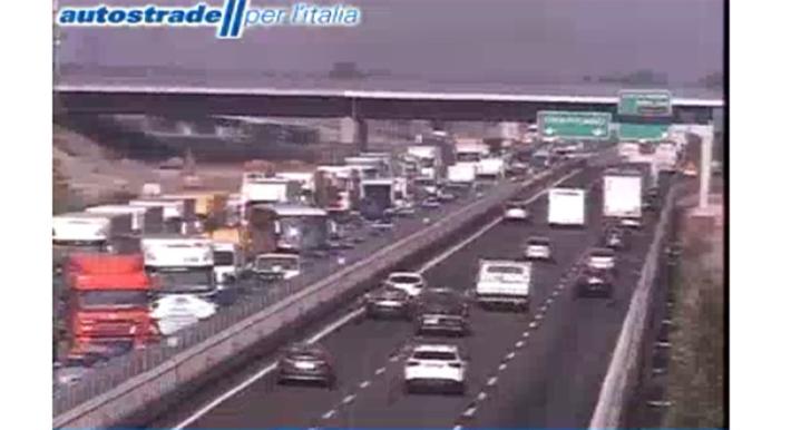 Lavori in corso: 5 km di coda in A1 tra Fidenza e Parma