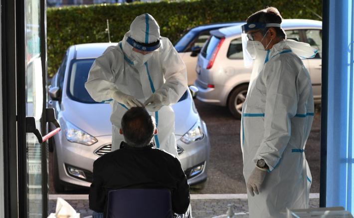 Monitoraggio, le Regioni a rischio moderato salgono da 10 a 17. Rt in lieve diminuzione scende a 0,97