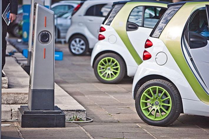 Da martedi' corsa ad ecobonus per auto e moto green