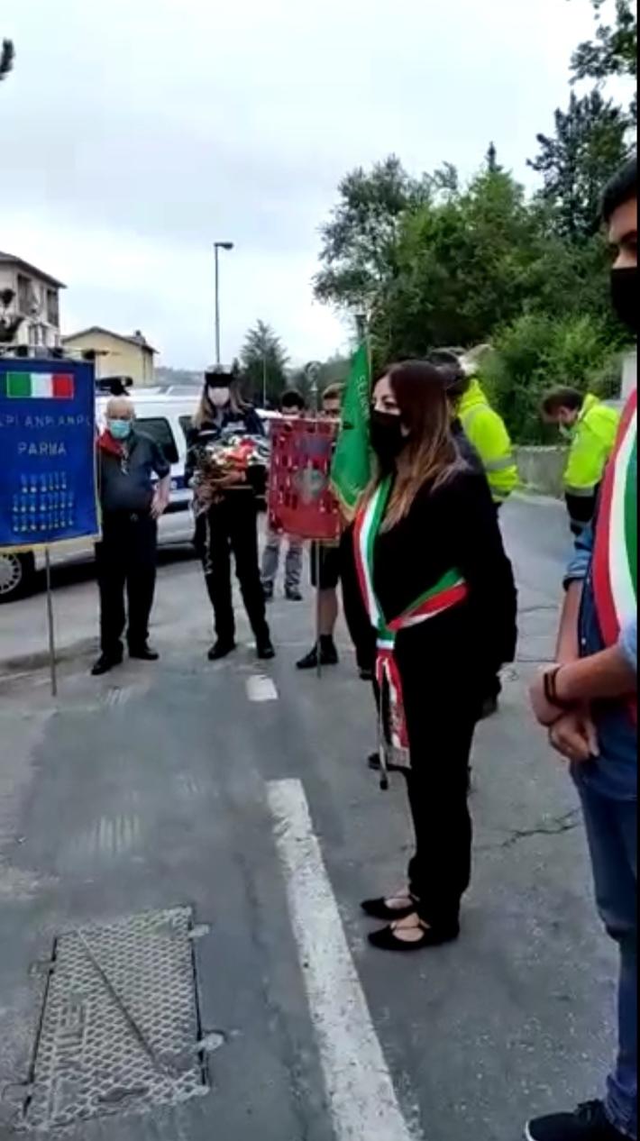 Lesignano, sindaco contestato al cippo