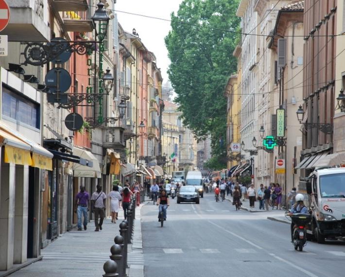 Riaccendere le vetrine spente del centro: aperto il bando da 400.000 euro per le attivit&agrave; economiche