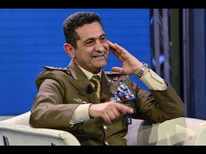 Figliuolo:"La terza dose a immunocompromessi, anziani e sanitari. Poi vedremo"