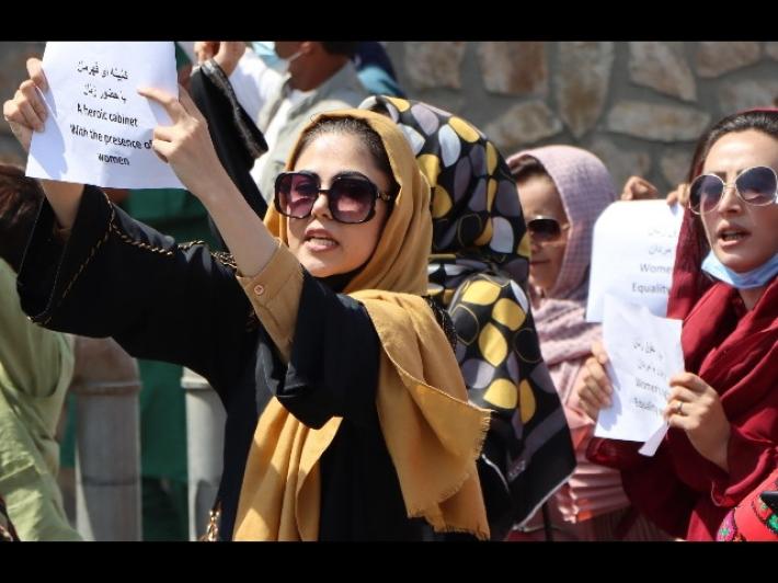 "Espone i loro corpi", i talebani vietano lo sport alle donne