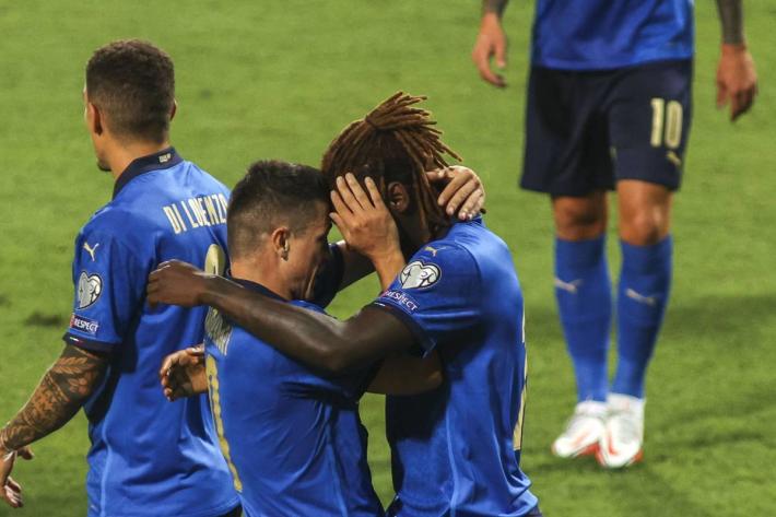 Show Kean-Raspadori, l'Italia travolge la Lituania 5-0