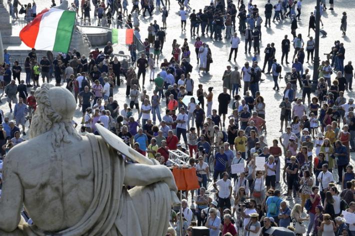 Blitz contro No Vax: ipotizzavano in chat violenze e armi in una manifestazione a Roma