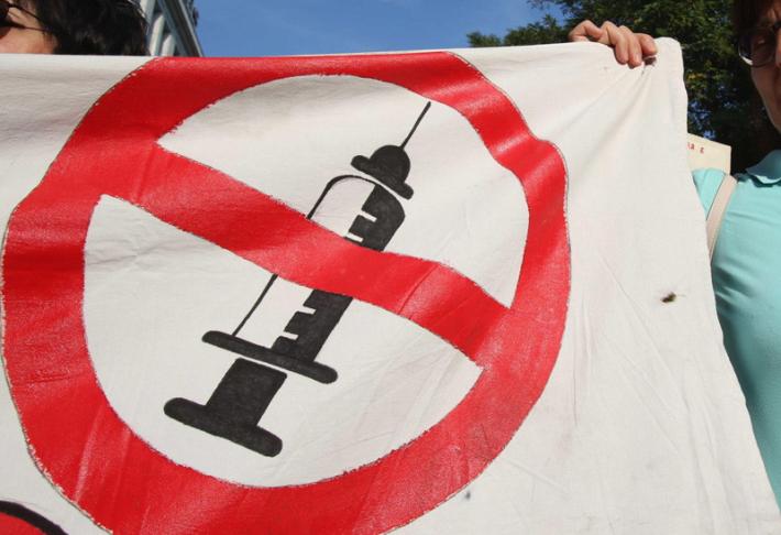 Donna No Vax di 39 anni morta nel Bresciano, grave la madre