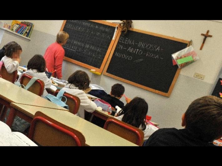 Maestra sospesa per avere fatto recitare le preghiere in classe: L'assessore: "La prendo come consulente" 