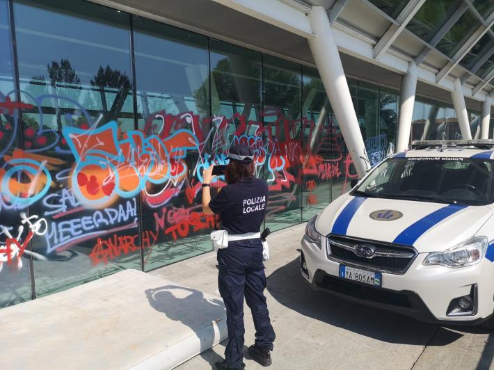 Incastrati quattro writer