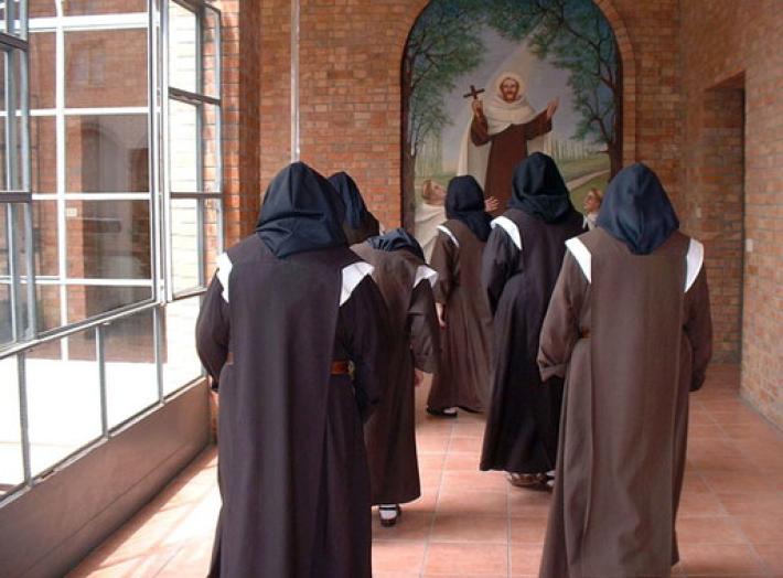 Raid in un convento di clausura durante la notte bianca . Le suore denunciano: "Anche due nudi nel confessionale" 