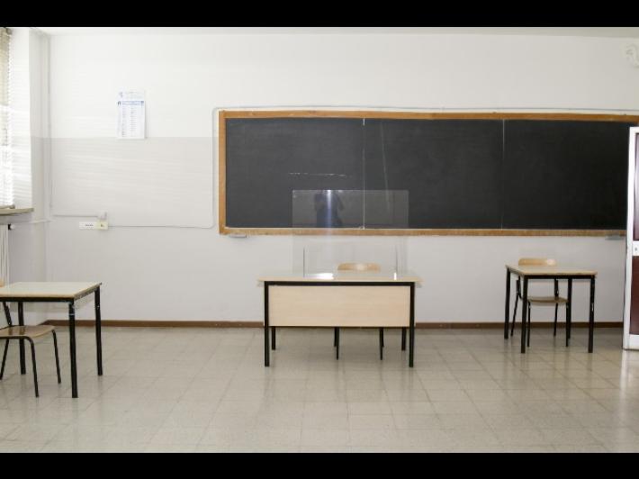 Blitz no-vax all'inaugurazione di una scuola nel Piacentino