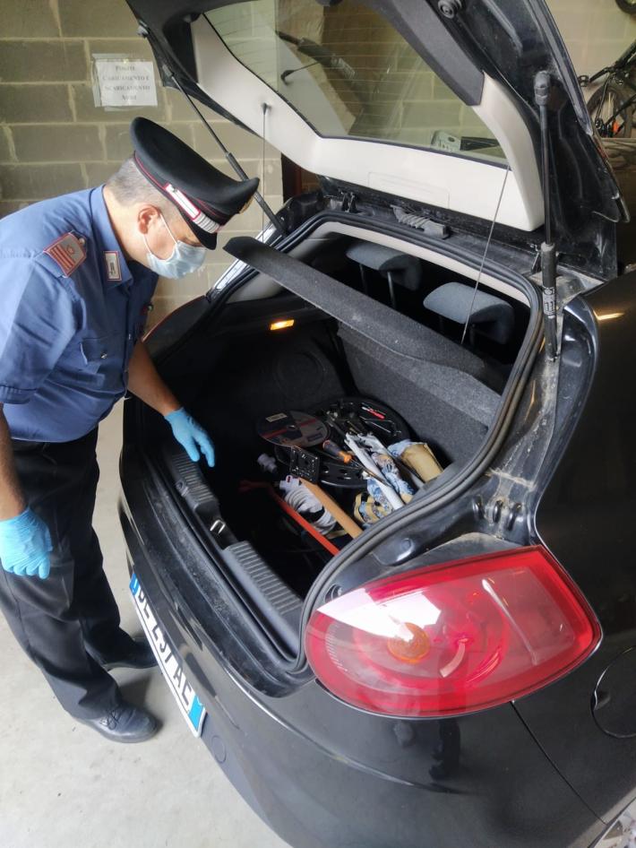 Collecchio, inseguimento nella notte: i ladri riescono a fuggire nei campi