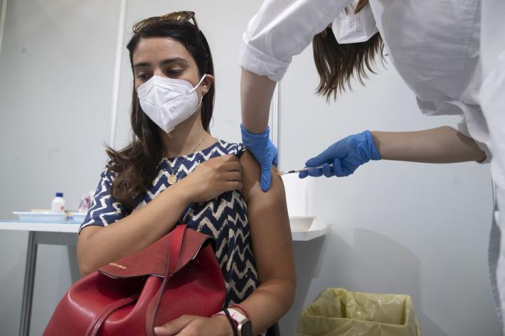 Meschi: &laquo;Non c'&egrave; un farmaco anti-Covid. Il vaccino &egrave; unica barriera al virus&raquo;