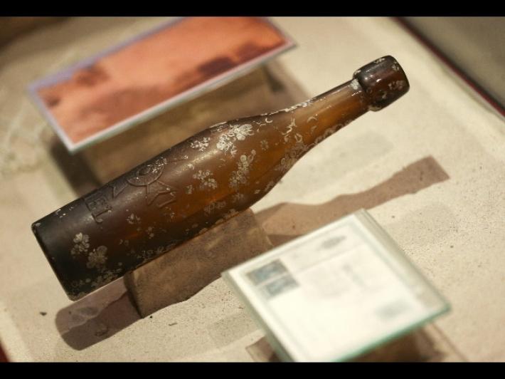 Bottiglia con messaggio ritrovata 37 anni dopo alle Hawaii