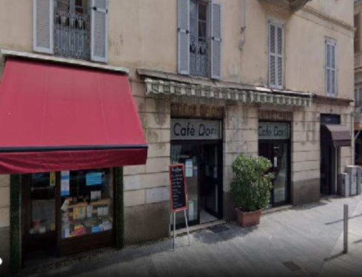 Soffocato da un pezzo di pizza, 85 enne muore davanti ad un bar a Novara