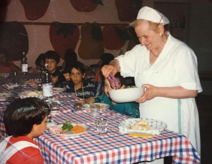 Addio a Bruna Greci, per decenni cuoca alle materne: tutti ricorderanno le sue polpette