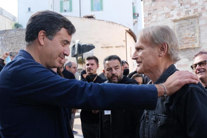 Don Matteo 13, Terence Hill sparisce e lascia a Bova