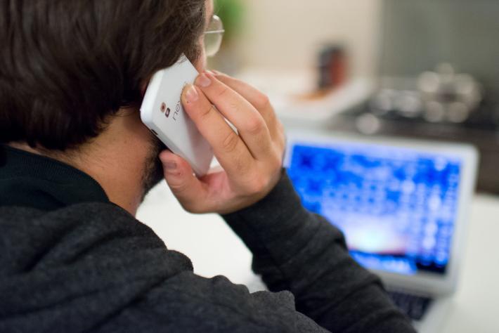 Lei lo lascia e lui la minaccia per mesi, poi patteggia 1 anno e mezzo