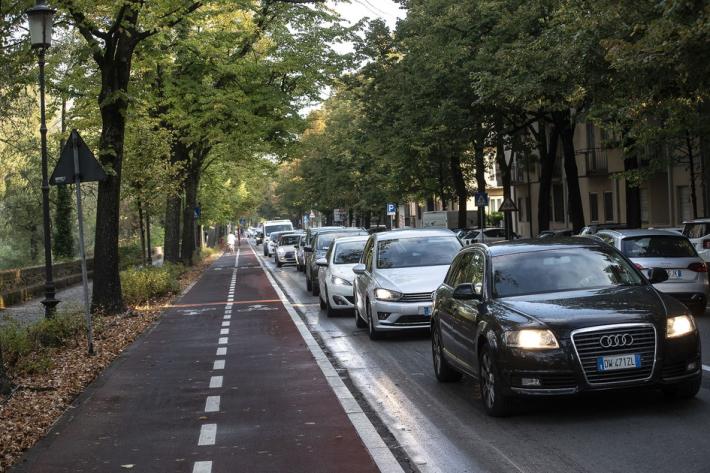Code infinite nel traffico, nel mirino le nuove ciclabili