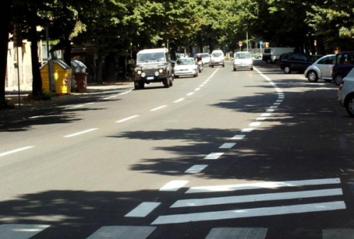 Viale Mentana, pedone ferito nello scontro con un bus
