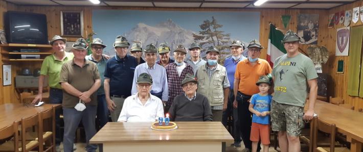 90 anni da alpino: festa per Mario Tassi e Valerio Benecchi
